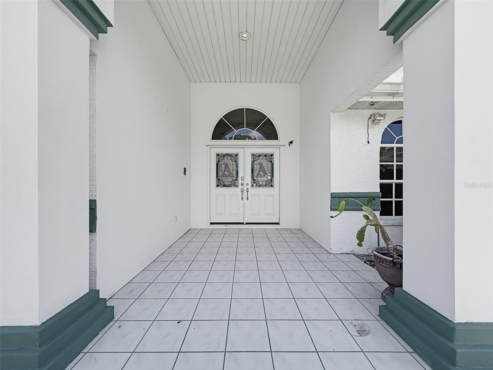 Large front patio to greet guests. - 10074 SLEEPY WILLOW CT, SPRING HILL