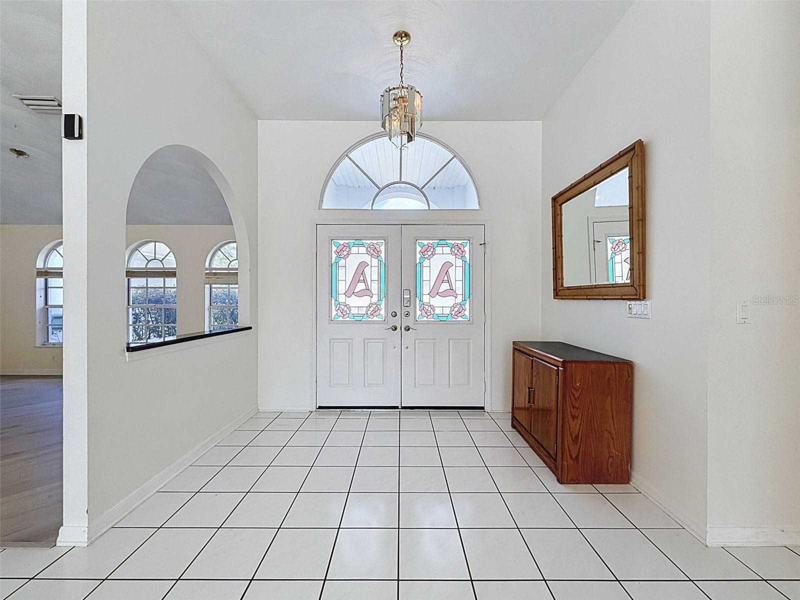 Large foyer to greet guests. - 10074 SLEEPY WILLOW CT, SPRING HILL