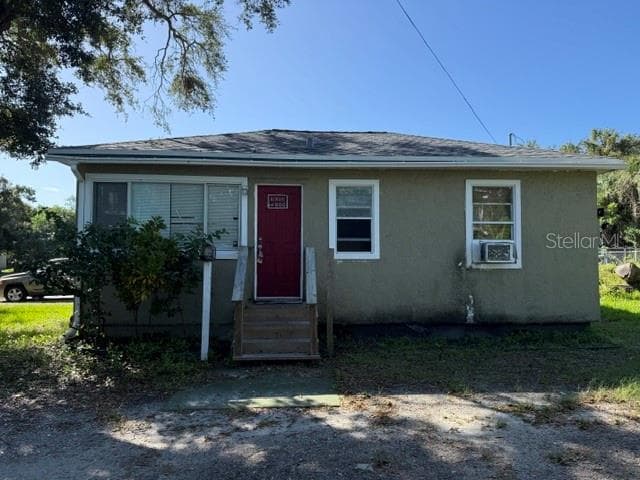 Single Family Residence at 1721 GRANVILLE CT S, ST PETERSBURG, photo 2 of 8