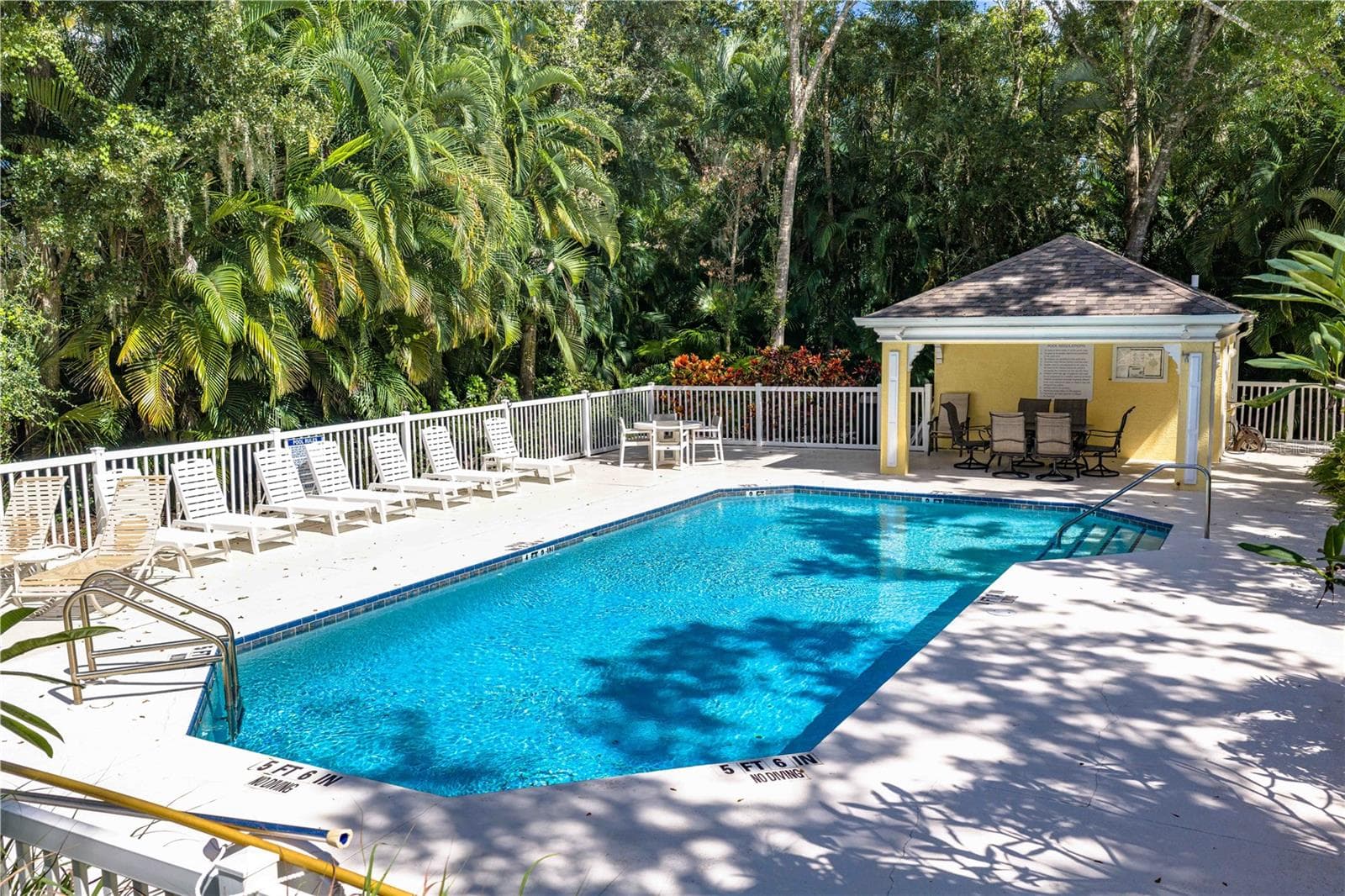 Community Pool - 192 TALL TREES CT, SARASOTA