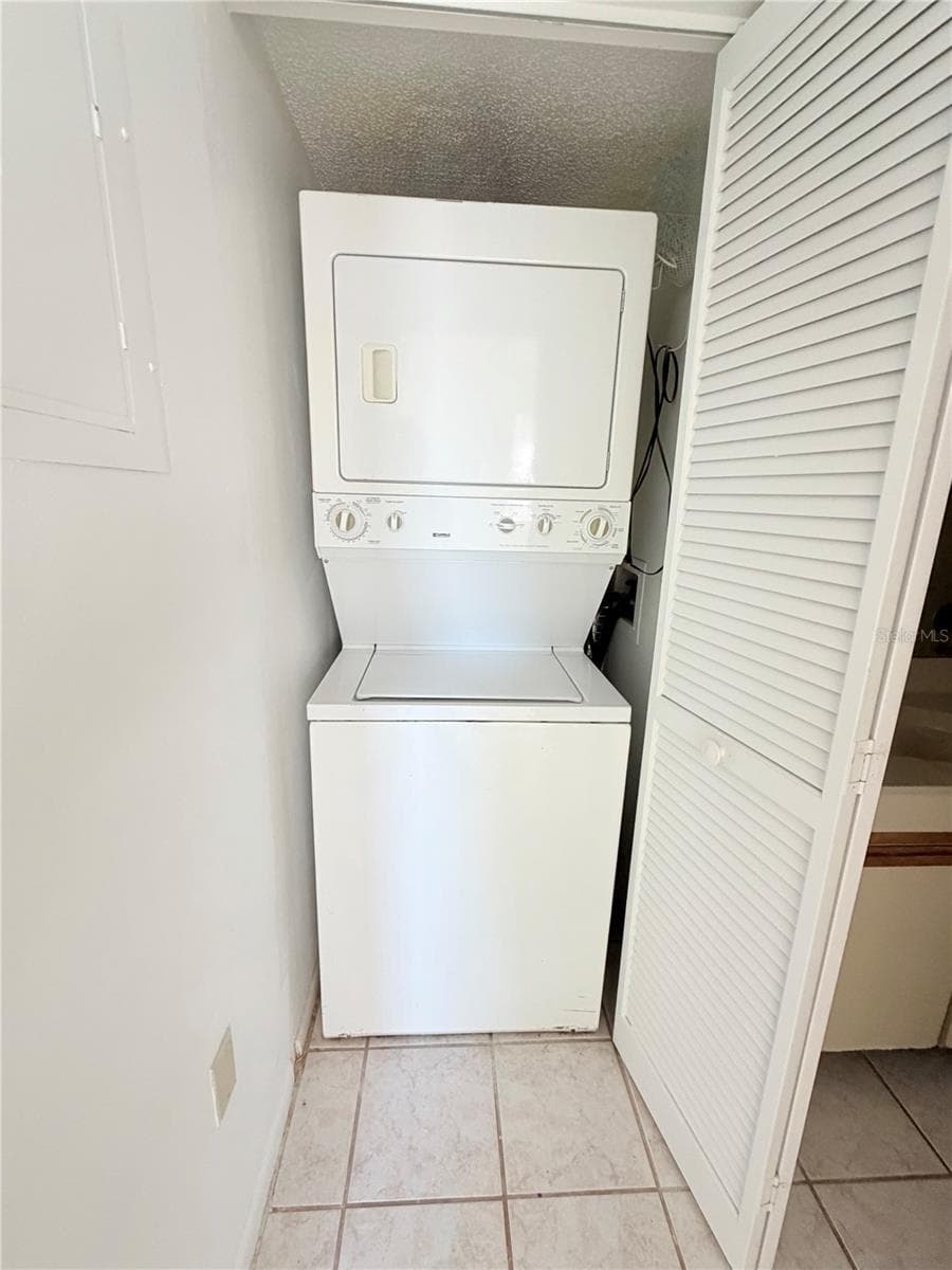 inside laundry closet - 8151 HEATHERWOOD DR #111, SEMINOLE