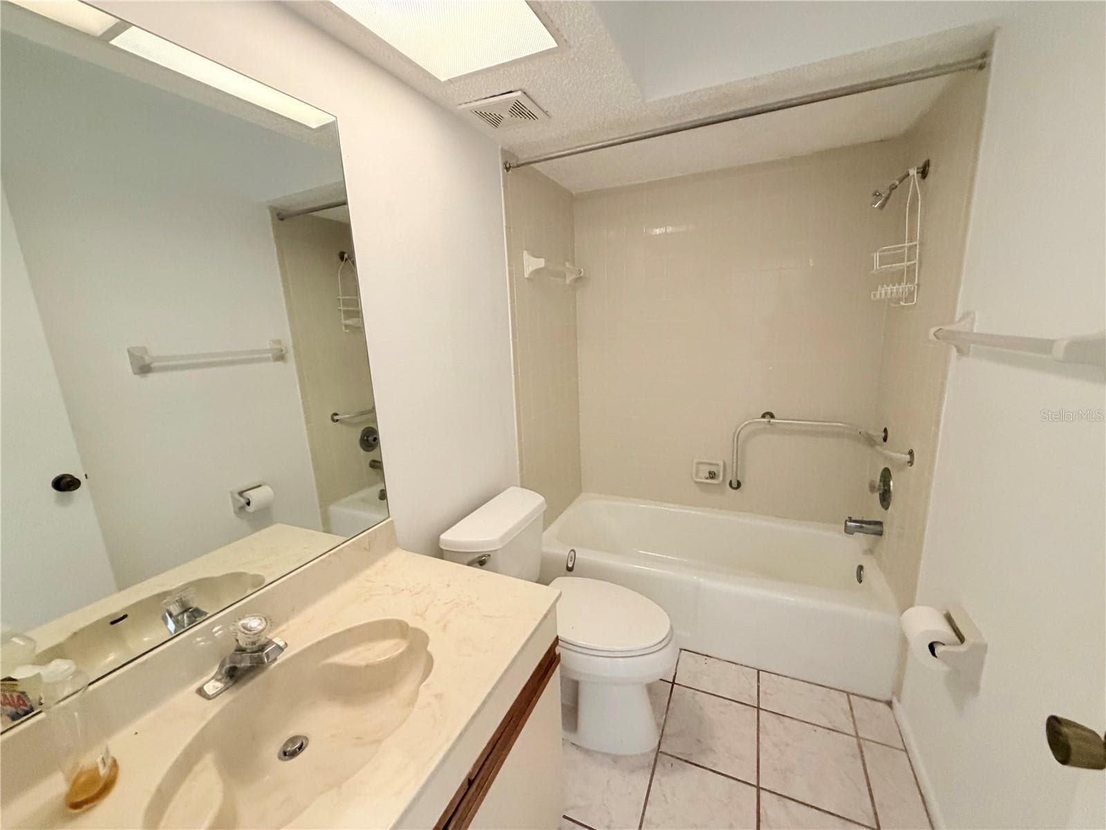 2nd bathroom w/ tub - 8151 HEATHERWOOD DR #111, SEMINOLE
