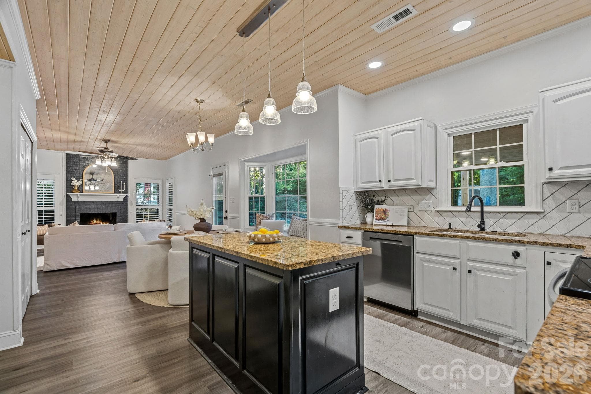 Kitchen - 135 Southhaven Drive, Mooresville