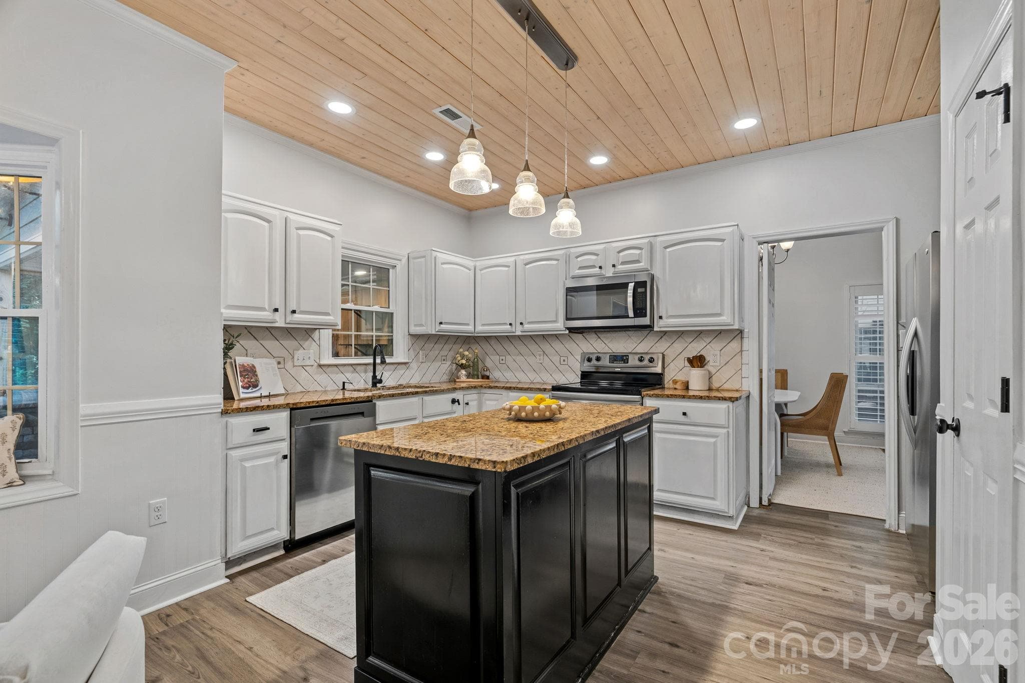 Single Family Residence at 135 Southhaven Drive, Mooresville, photo 7 of 35