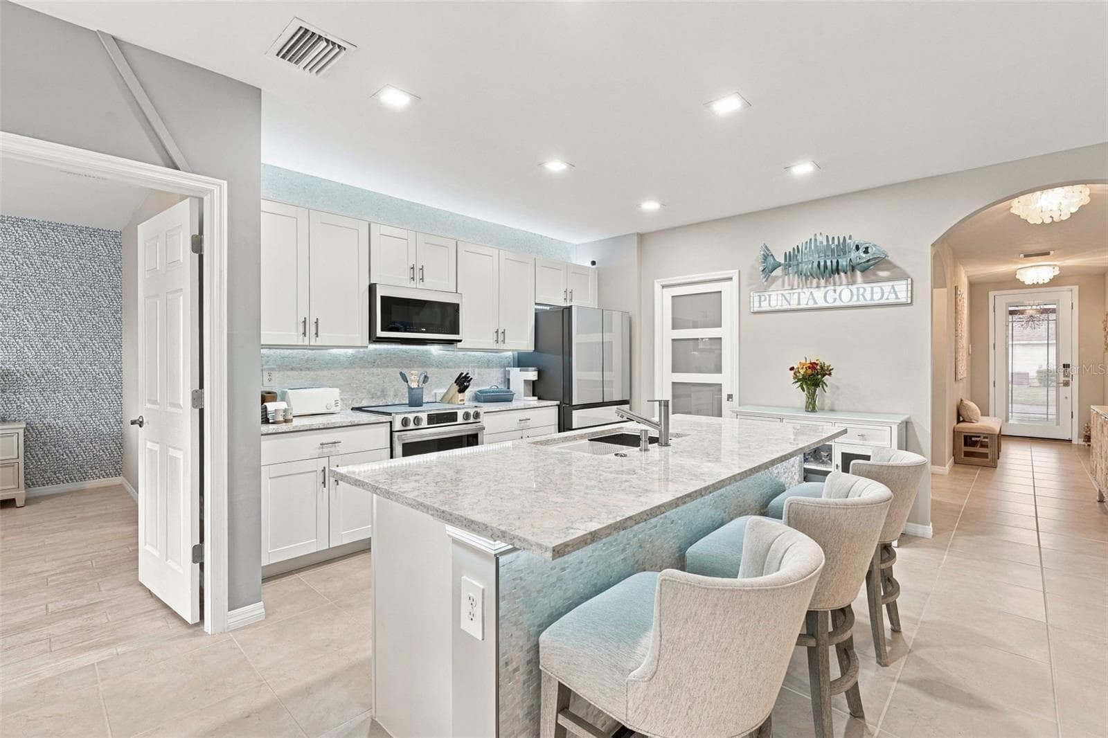 Single Family Residence at 4140 MANATEE LN, PORT CHARLOTTE, photo 5 of 37