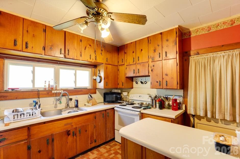 Single Family Residence at 44 B Street, East Flat Rock, photo 3 of 16