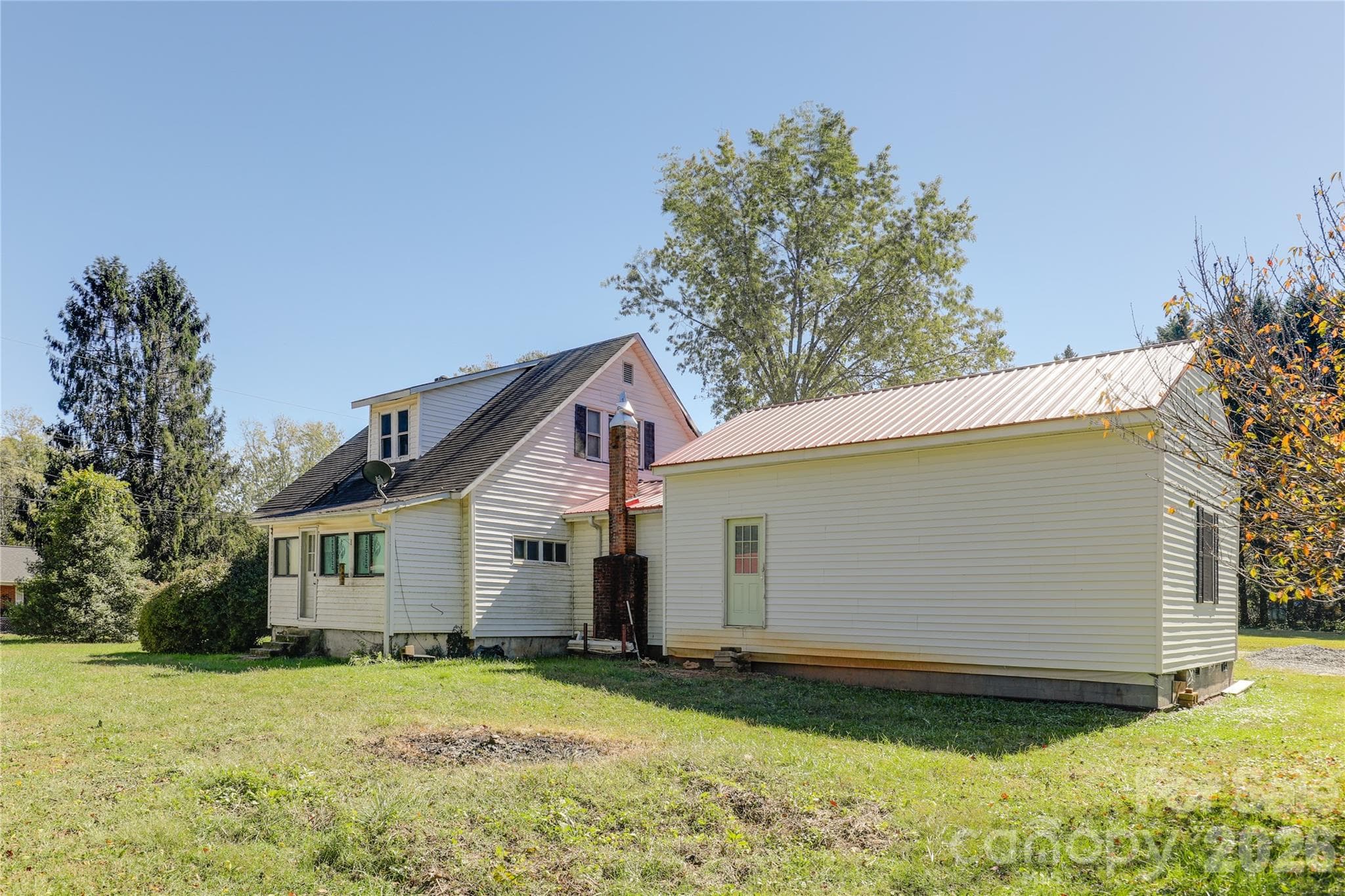 Single Family Residence at 44 B Street, East Flat Rock, photo 12 of 16