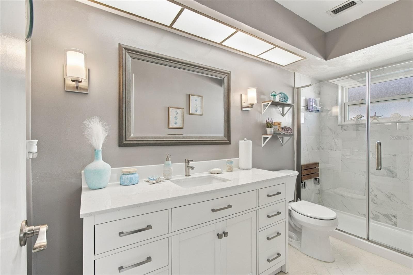Front Bathroom - 1659 S LAKE AVE #1, CLEARWATER