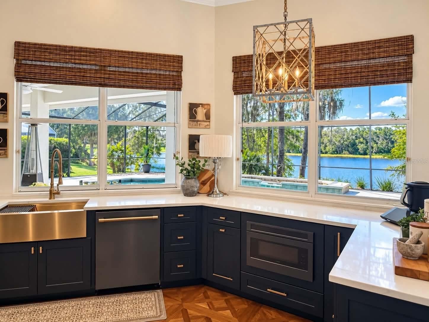 Brand new chic kitchen with lake views - 972 OAKPOINT CIR, APOPKA