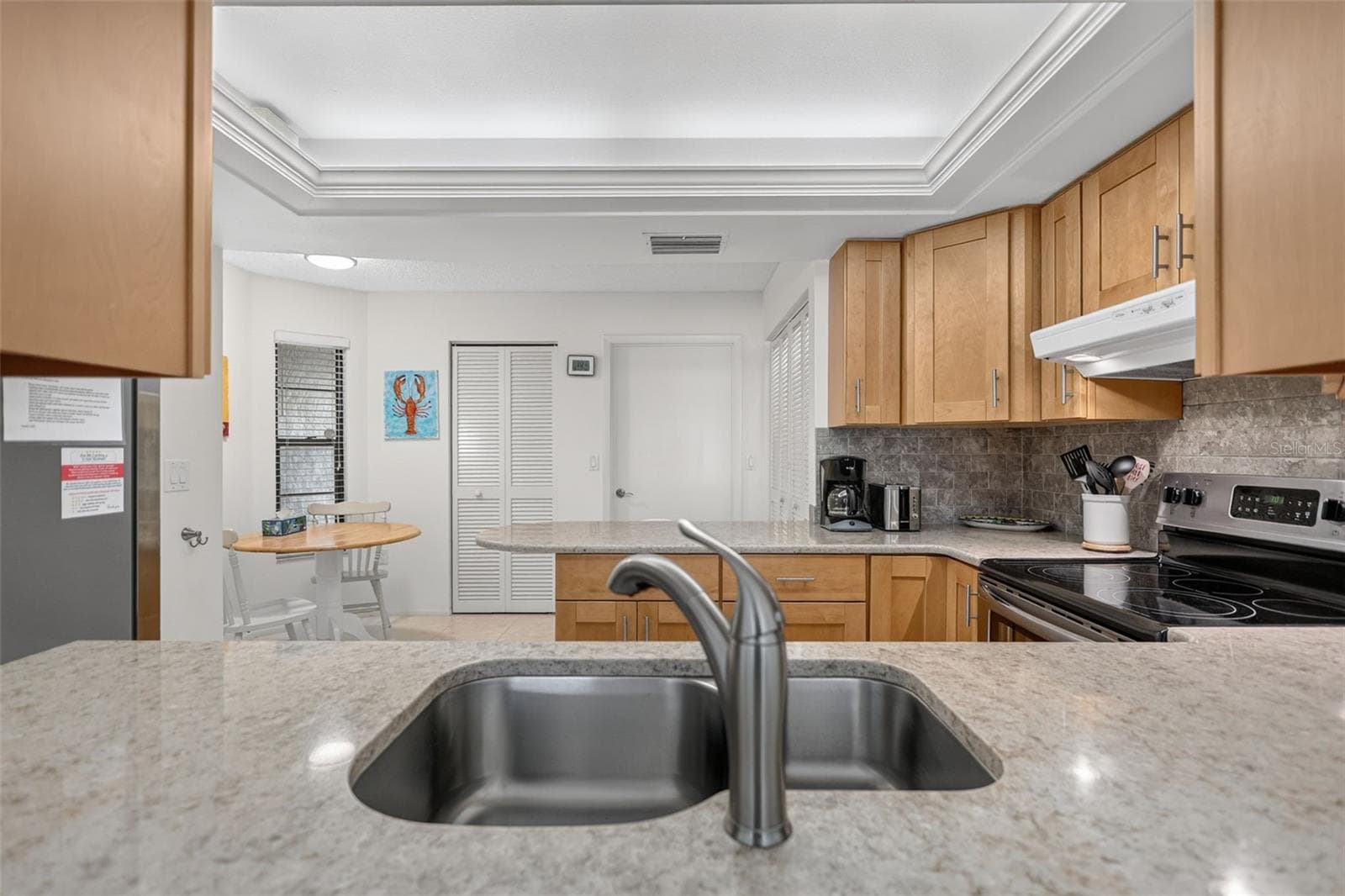 Pass through window between kitchen and dining area - 3728 PINECONE CT #164, SARASOTA
