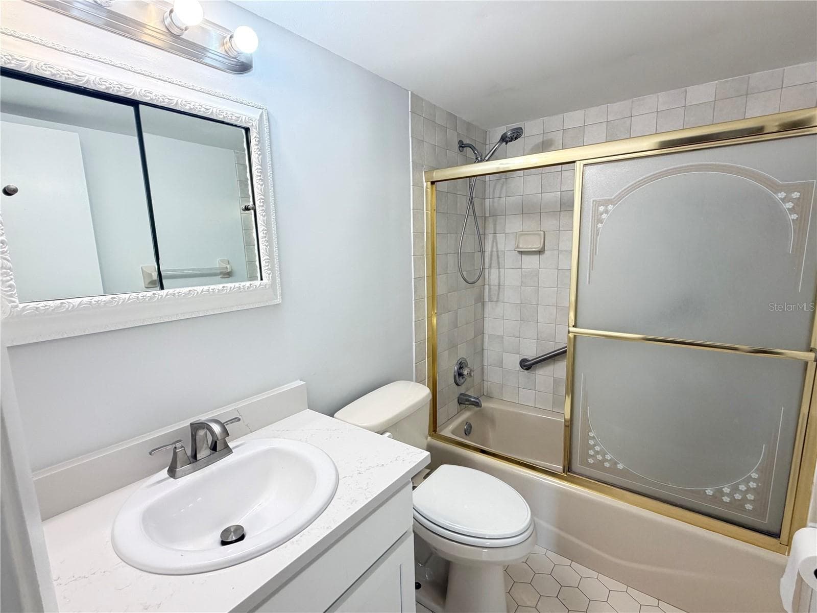 guest bathroom - 333 LAKE HOWARD DR NW #211B, WINTER HAVEN