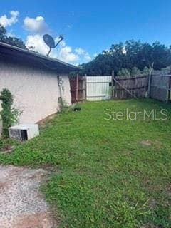 Back yard side view - 1800 SE 52ND CT, OCALA