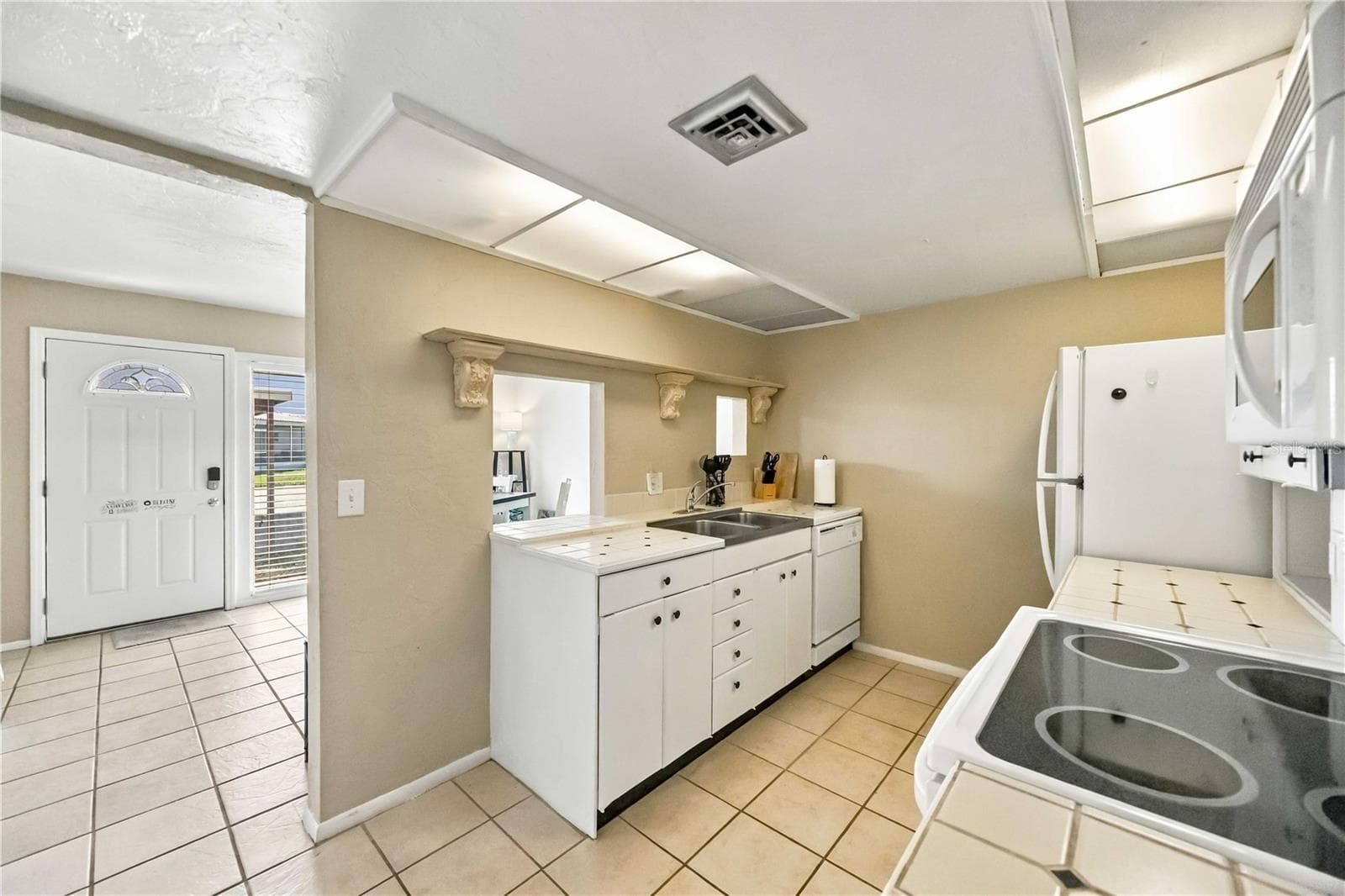 Condominium at 168 CIRCLEWOOD DR #102, VENICE, photo 15 of 31