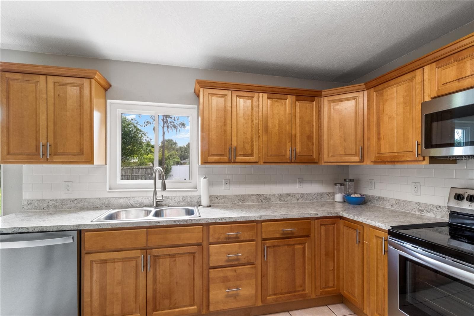 Single Family Residence at 707 E CRAWFORD ST, LAKELAND, photo 11 of 27