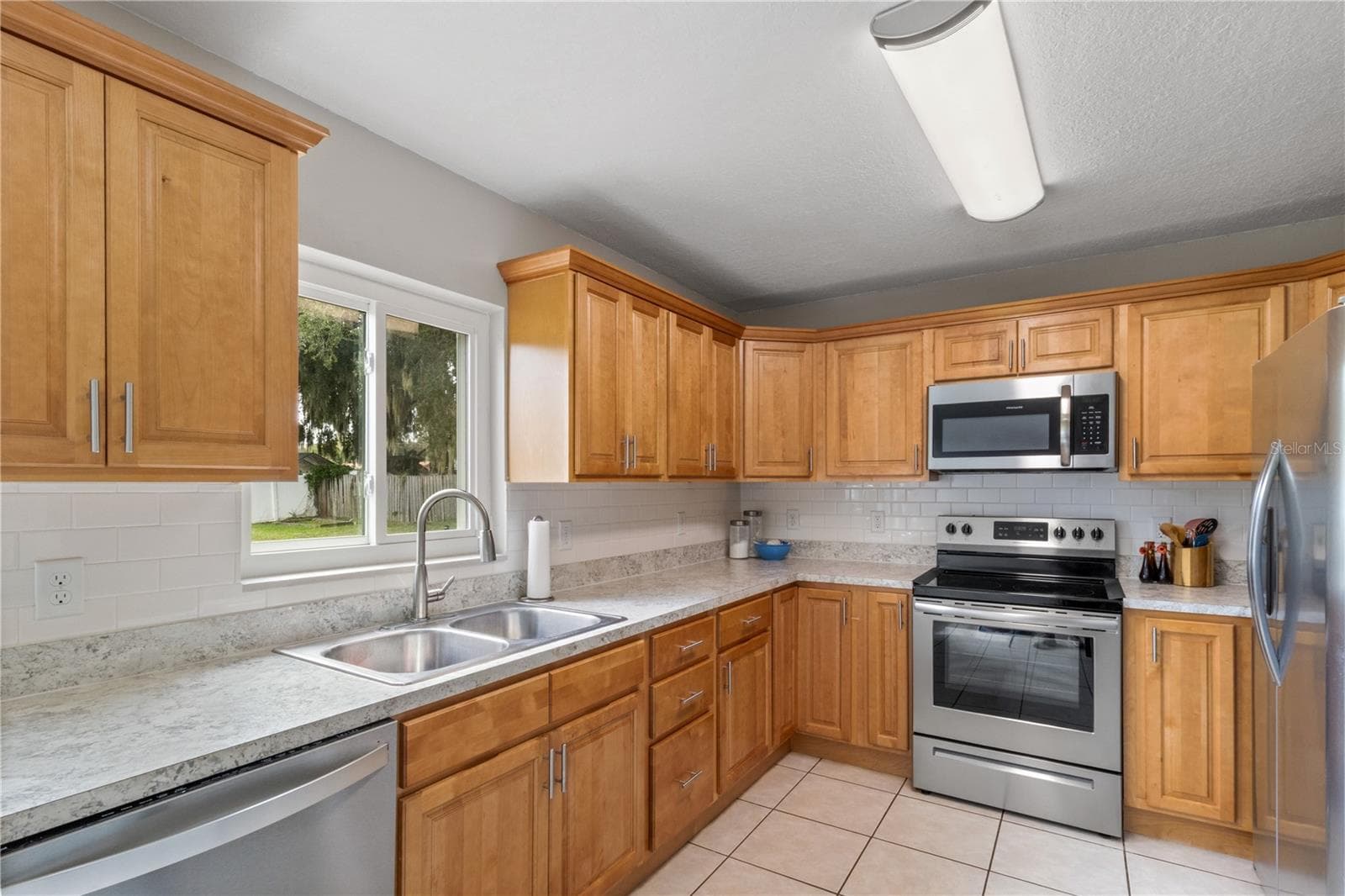 Single Family Residence at 707 E CRAWFORD ST, LAKELAND, photo 12 of 27