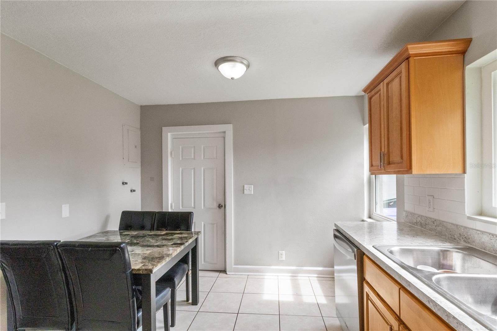 Single Family Residence at 707 E CRAWFORD ST, LAKELAND, photo 14 of 27