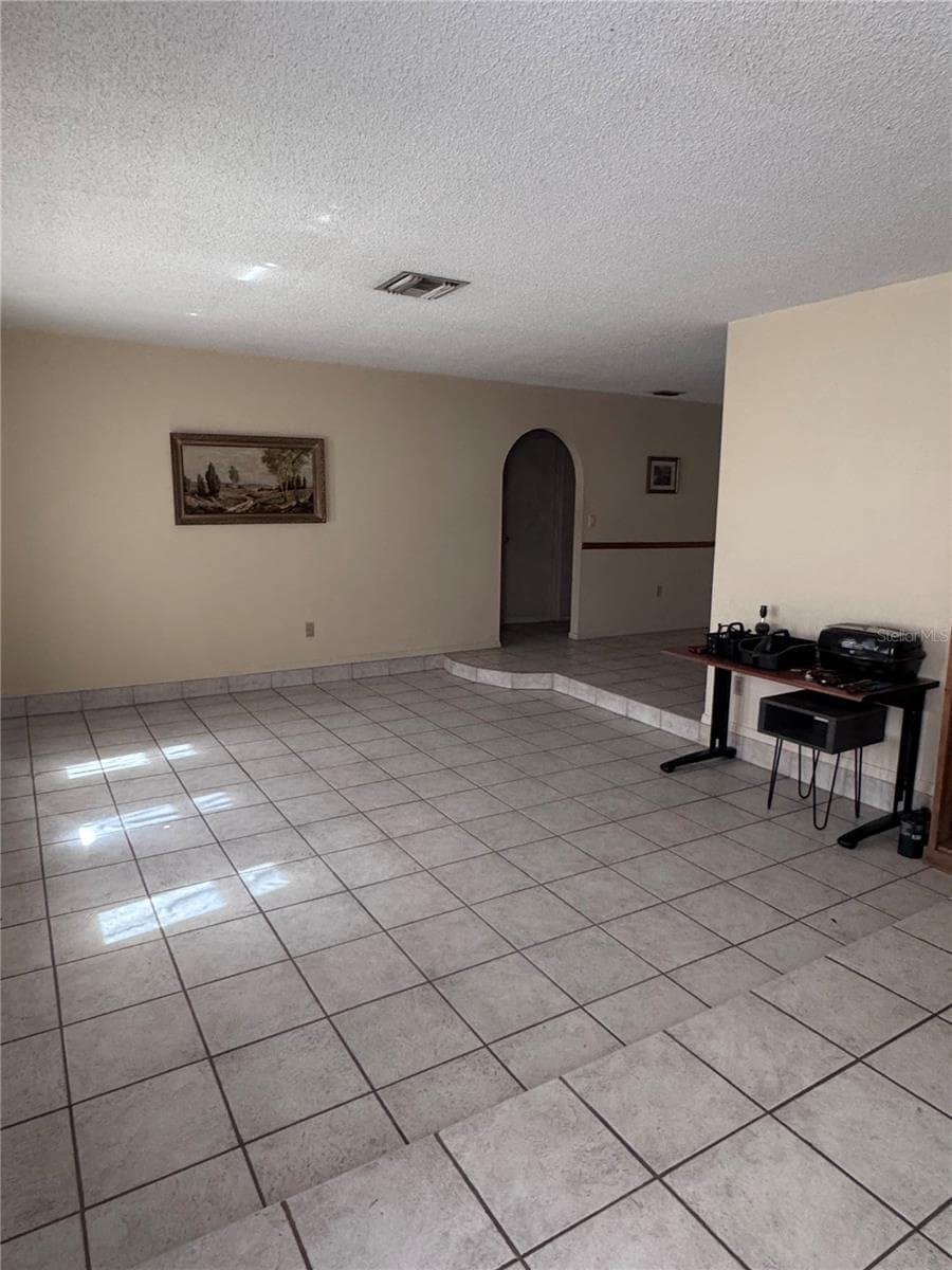 Single Family Residence at 209 LEAFWOOD RD, TARPON SPRINGS, photo 3 of 9