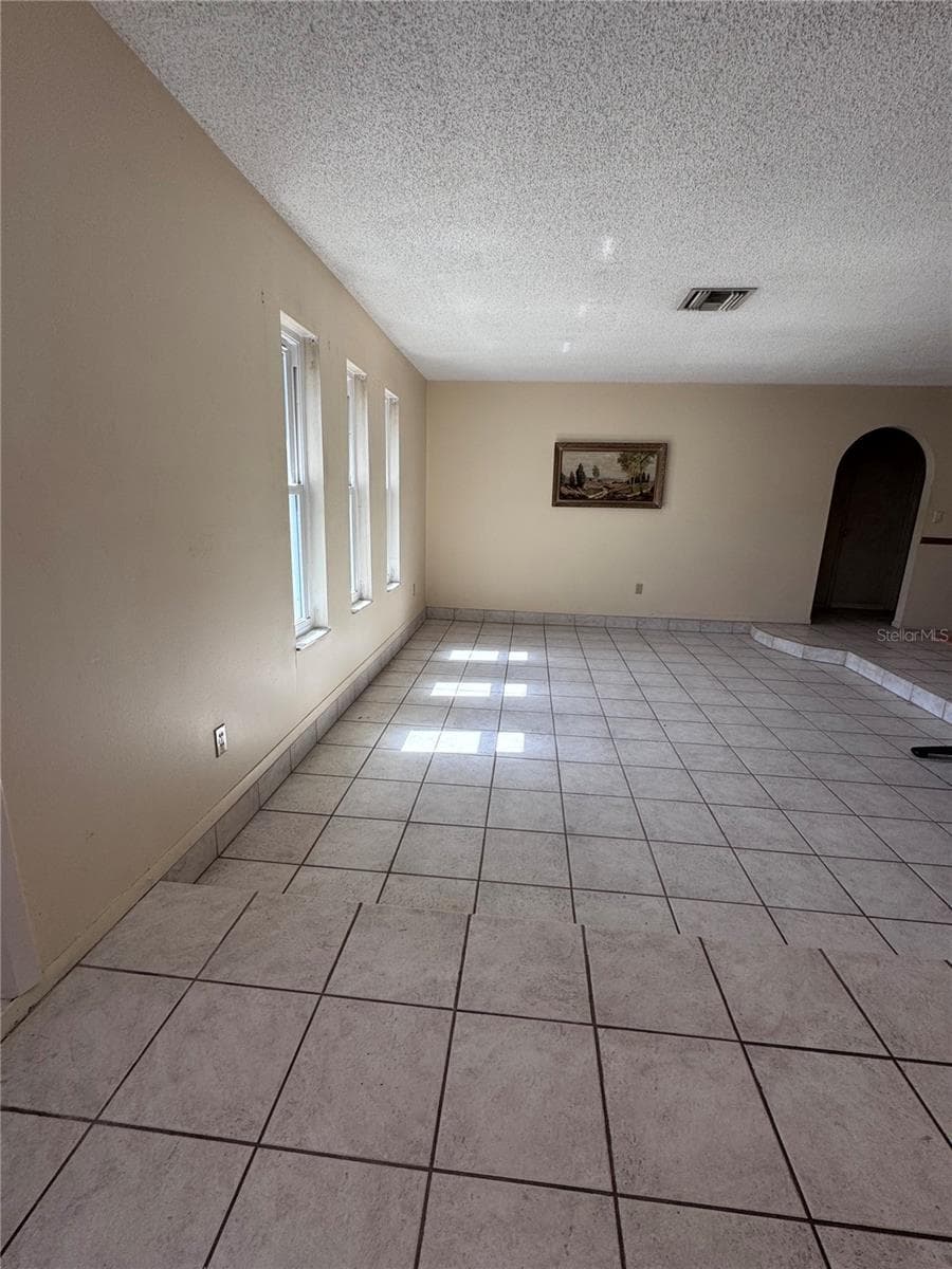 Single Family Residence at 209 LEAFWOOD RD, TARPON SPRINGS, photo 6 of 9