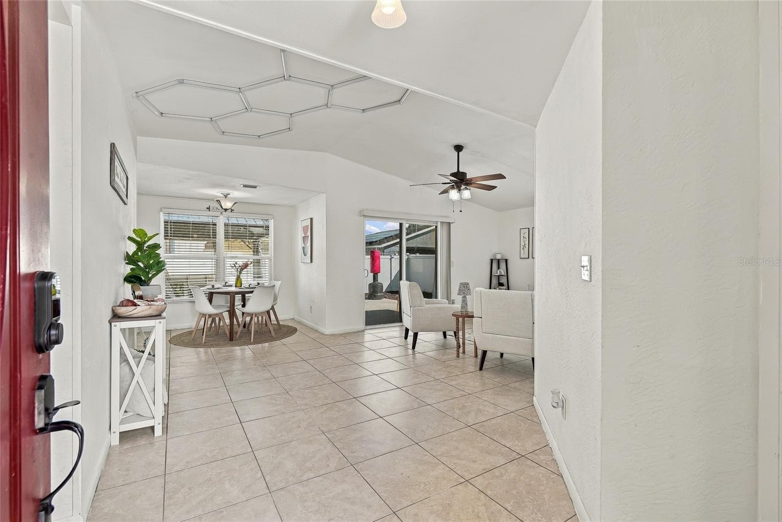 Entry - 9608 ELGIN CT, TAMPA