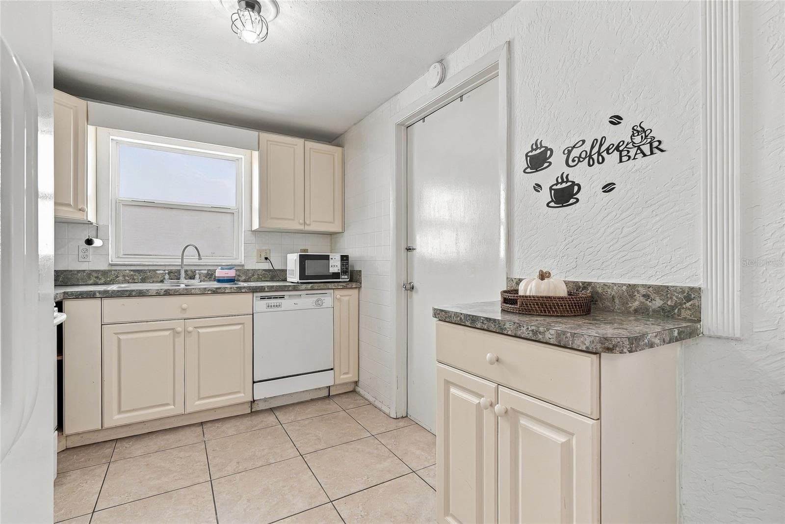 Single Family Residence at 9608 ELGIN CT, TAMPA, photo 12 of 34