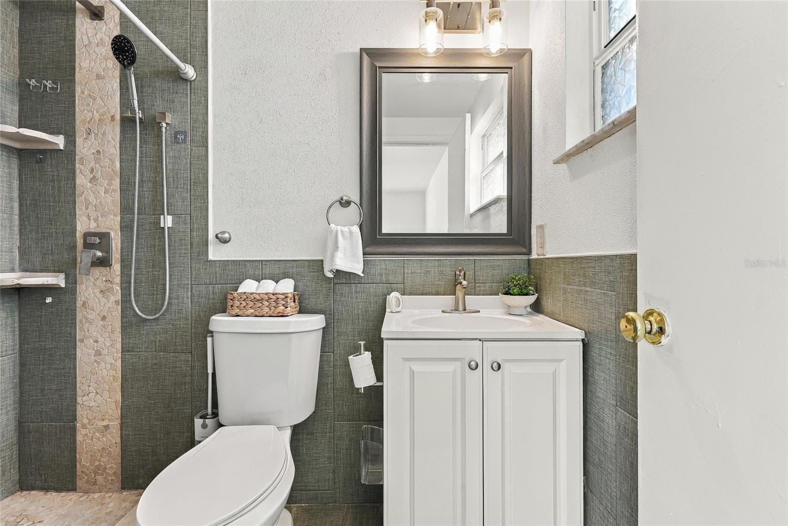 Primary bathroom - 9608 ELGIN CT, TAMPA