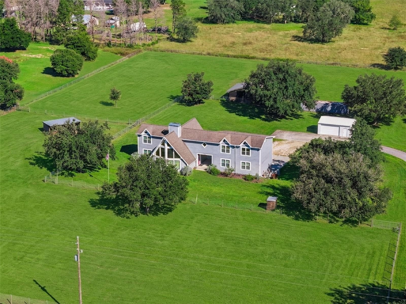 ....with lots of elbow room! - 16131 JOHNS LAKE RD, CLERMONT