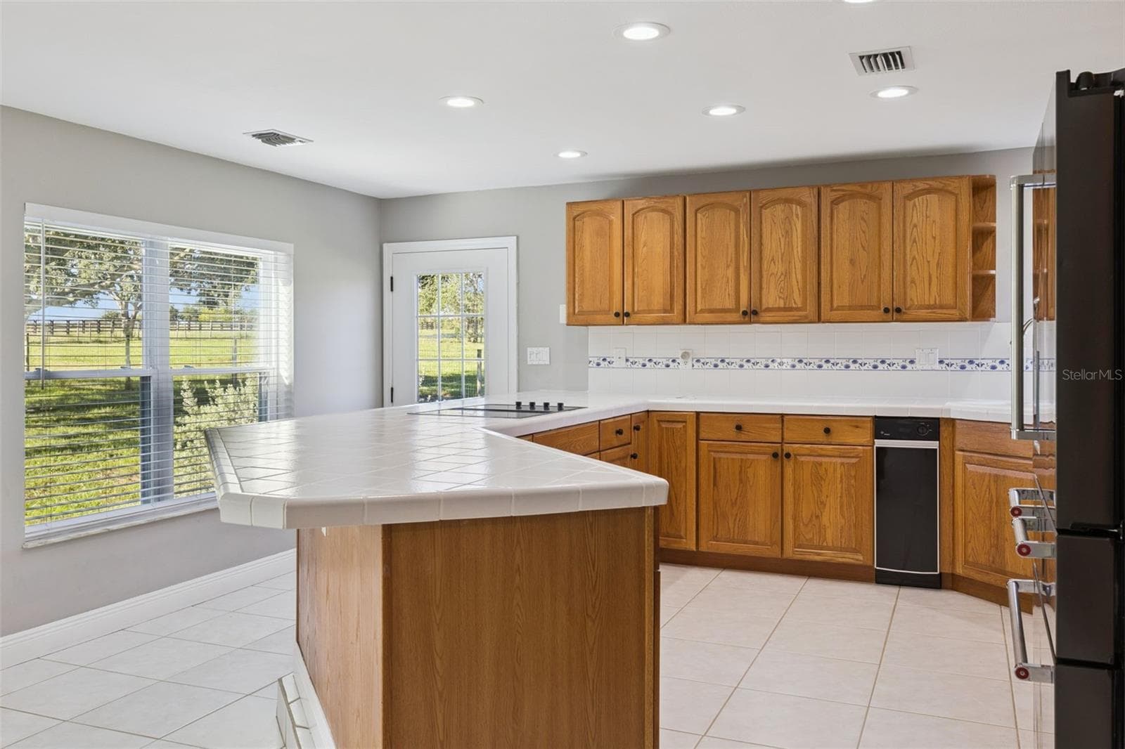 Time to cook! - 16131 JOHNS LAKE RD, CLERMONT