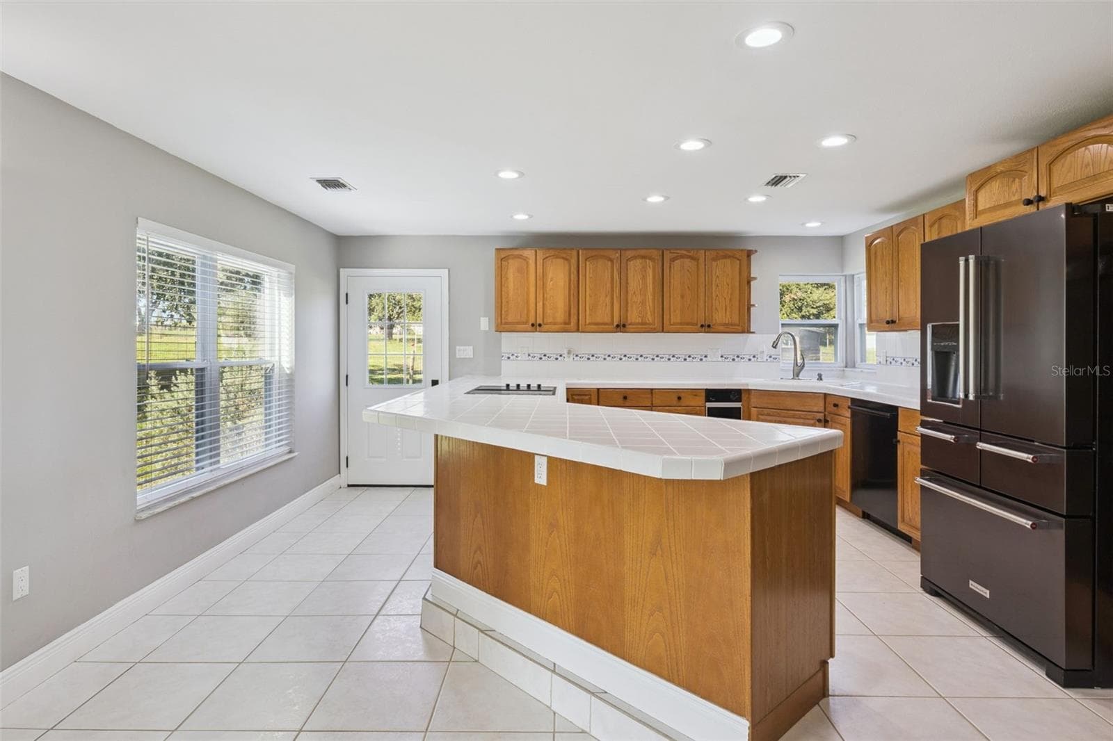 Plenty of cabinet and pantry space - 16131 JOHNS LAKE RD, CLERMONT