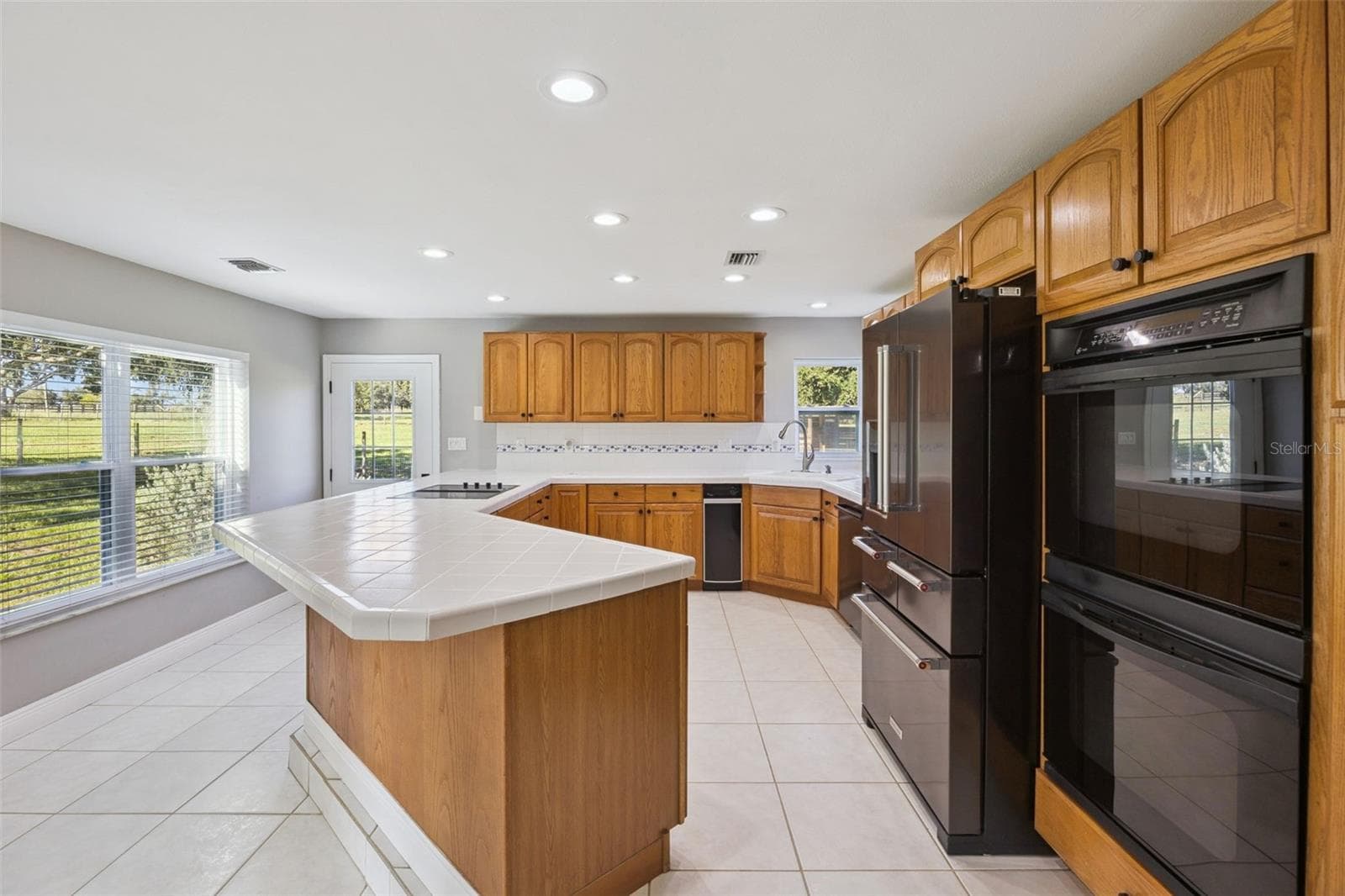 Stainless steel dishwasher - 16131 JOHNS LAKE RD, CLERMONT