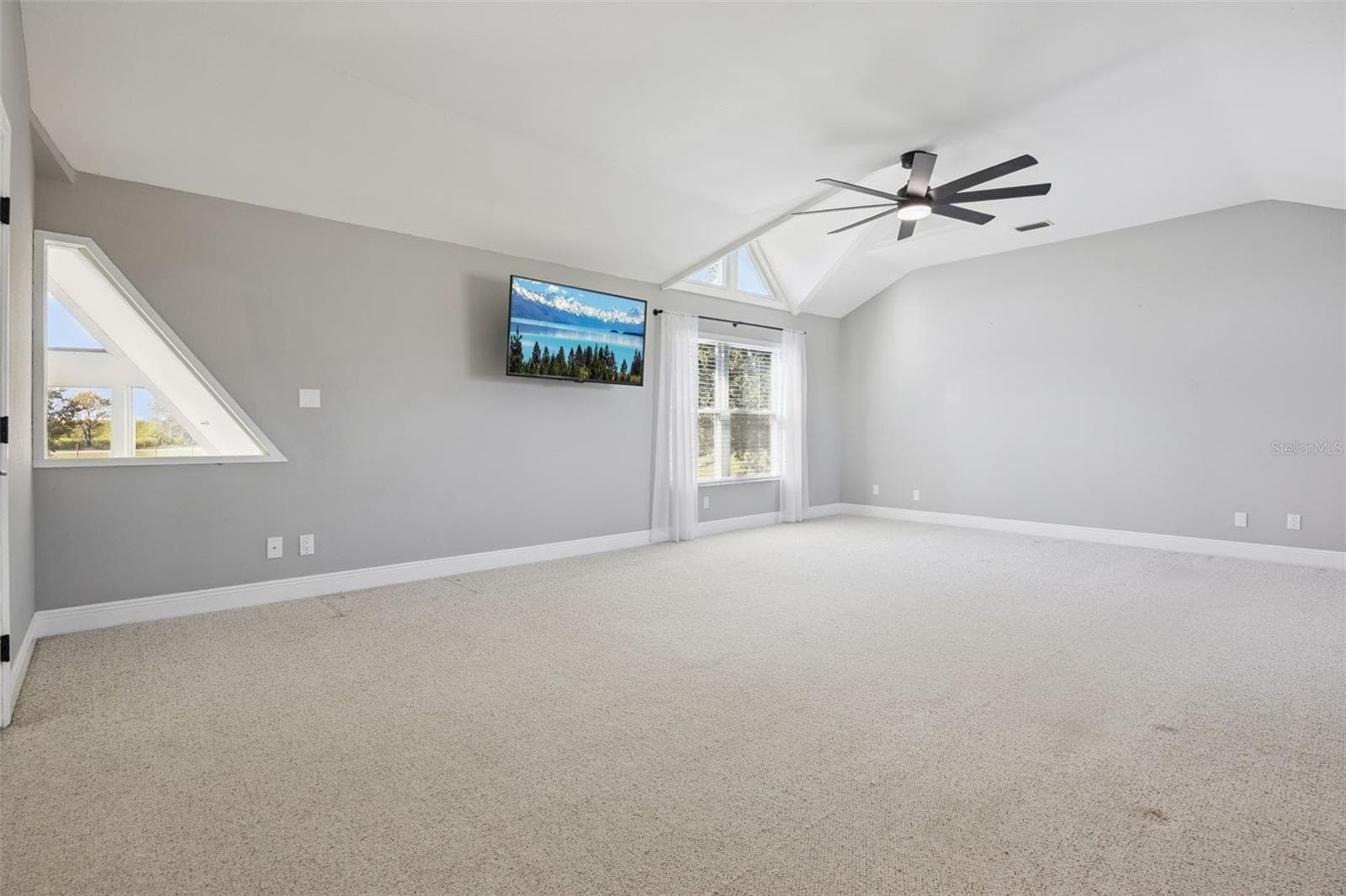 Master bedroom with lots of light. - 16131 JOHNS LAKE RD, CLERMONT