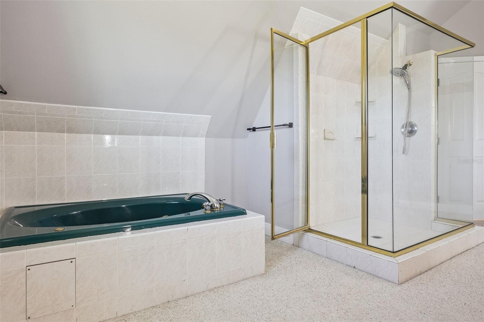 Master bath - 16131 JOHNS LAKE RD, CLERMONT