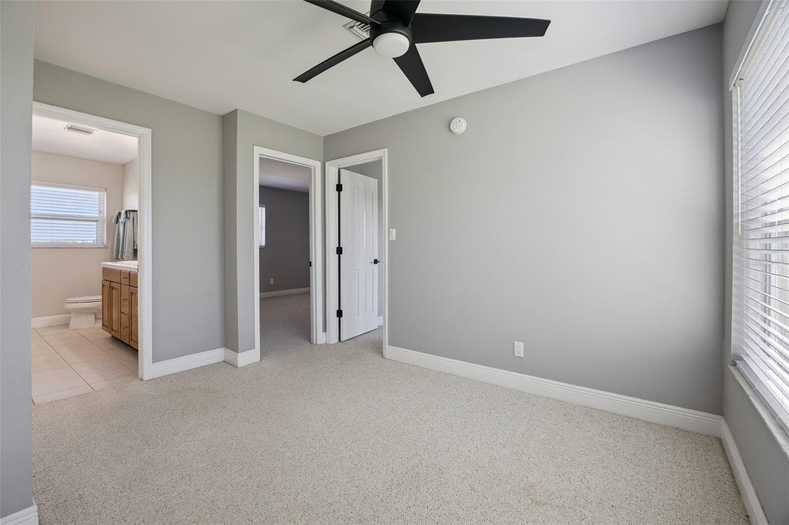 Ideal sitting room for catching up with family and visitors. - 16131 JOHNS LAKE RD, CLERMONT