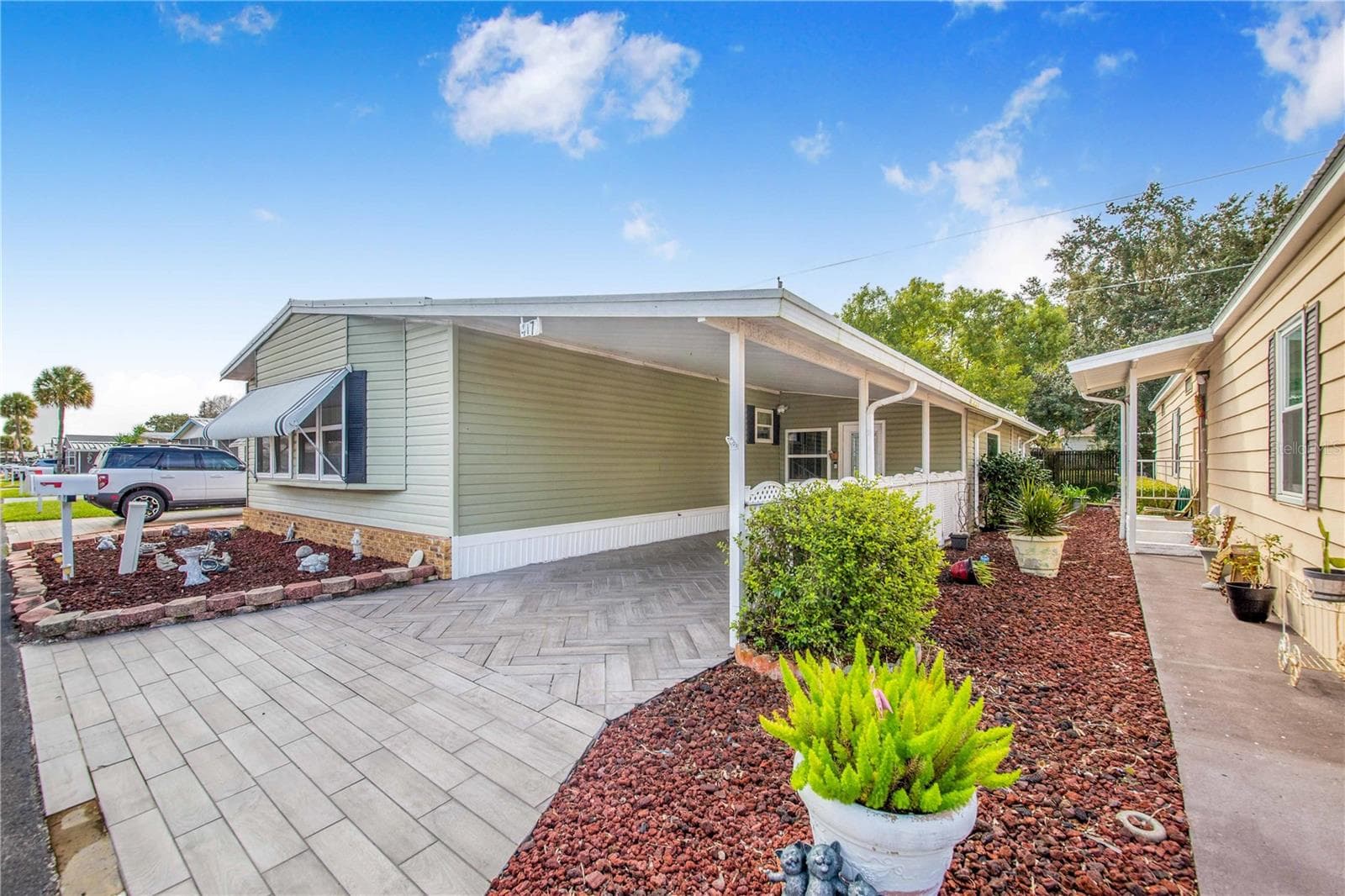 Manufactured Home at 4171 ROLLING OAKS DR, WINTER HAVEN, photo 3 of 43