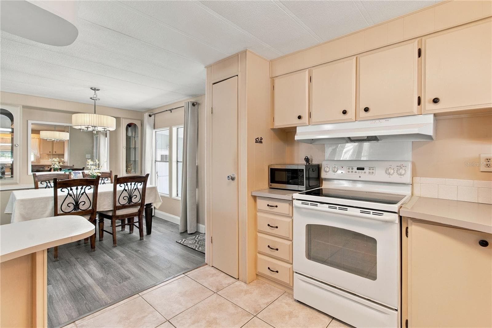 Kitchen - 808 53RD AVE E #223, BRADENTON