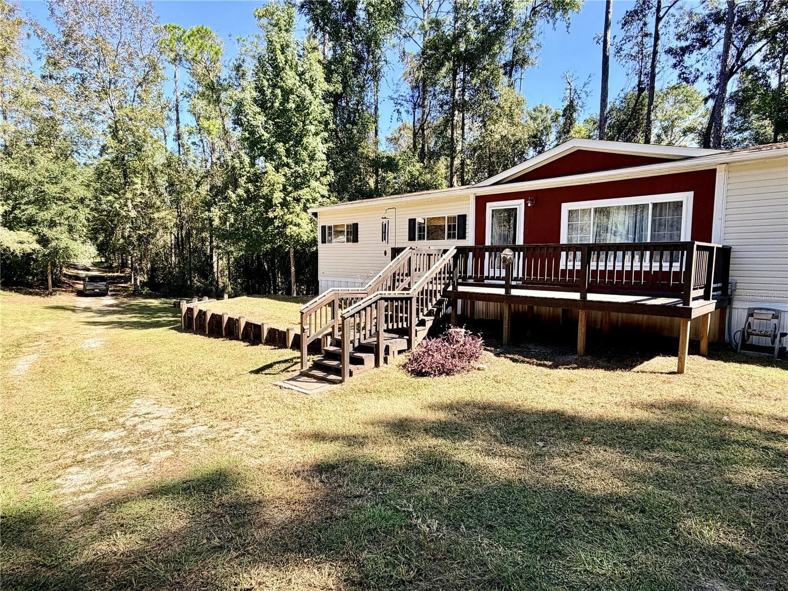 Manufactured Home at 664 SW KENTUCKY ST, FORT WHITE, photo 2 of 40