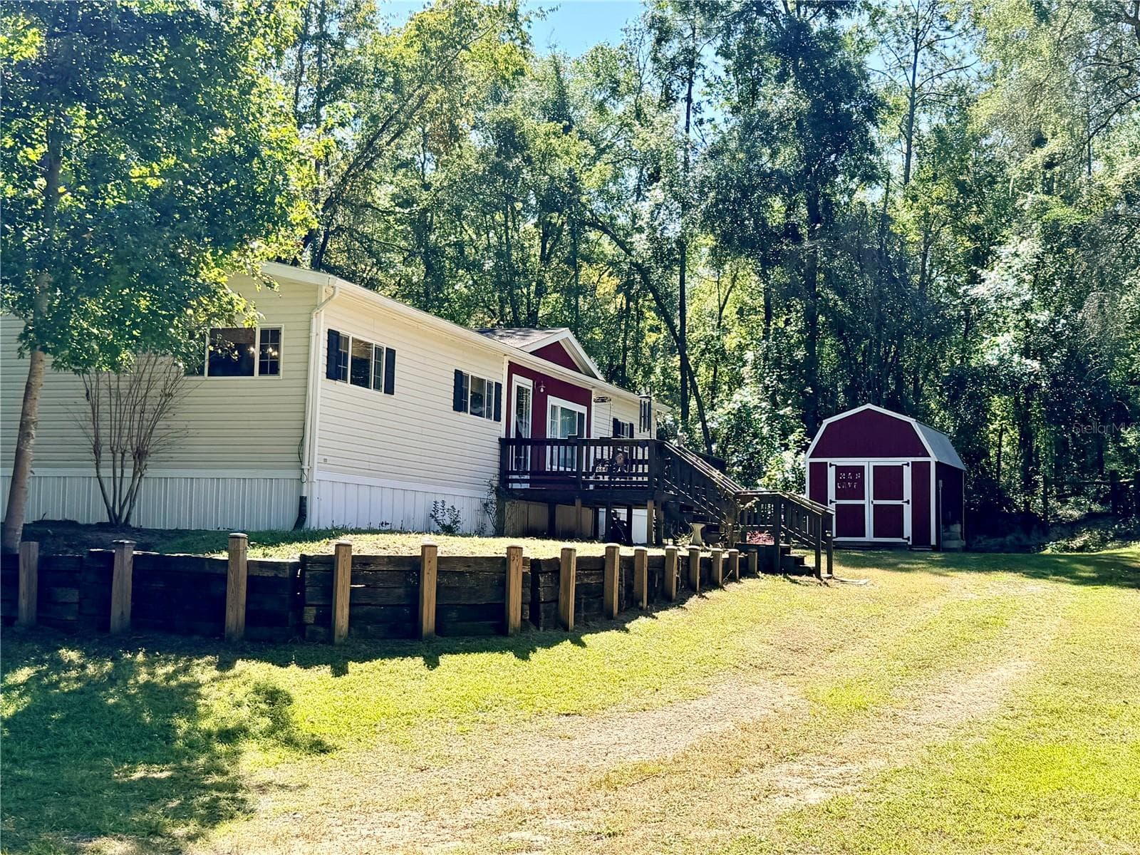 Manufactured Home at 664 SW KENTUCKY ST, FORT WHITE, photo 3 of 40
