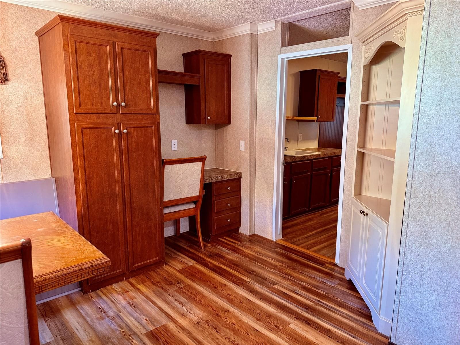 Manufactured Home at 664 SW KENTUCKY ST, FORT WHITE, photo 9 of 40