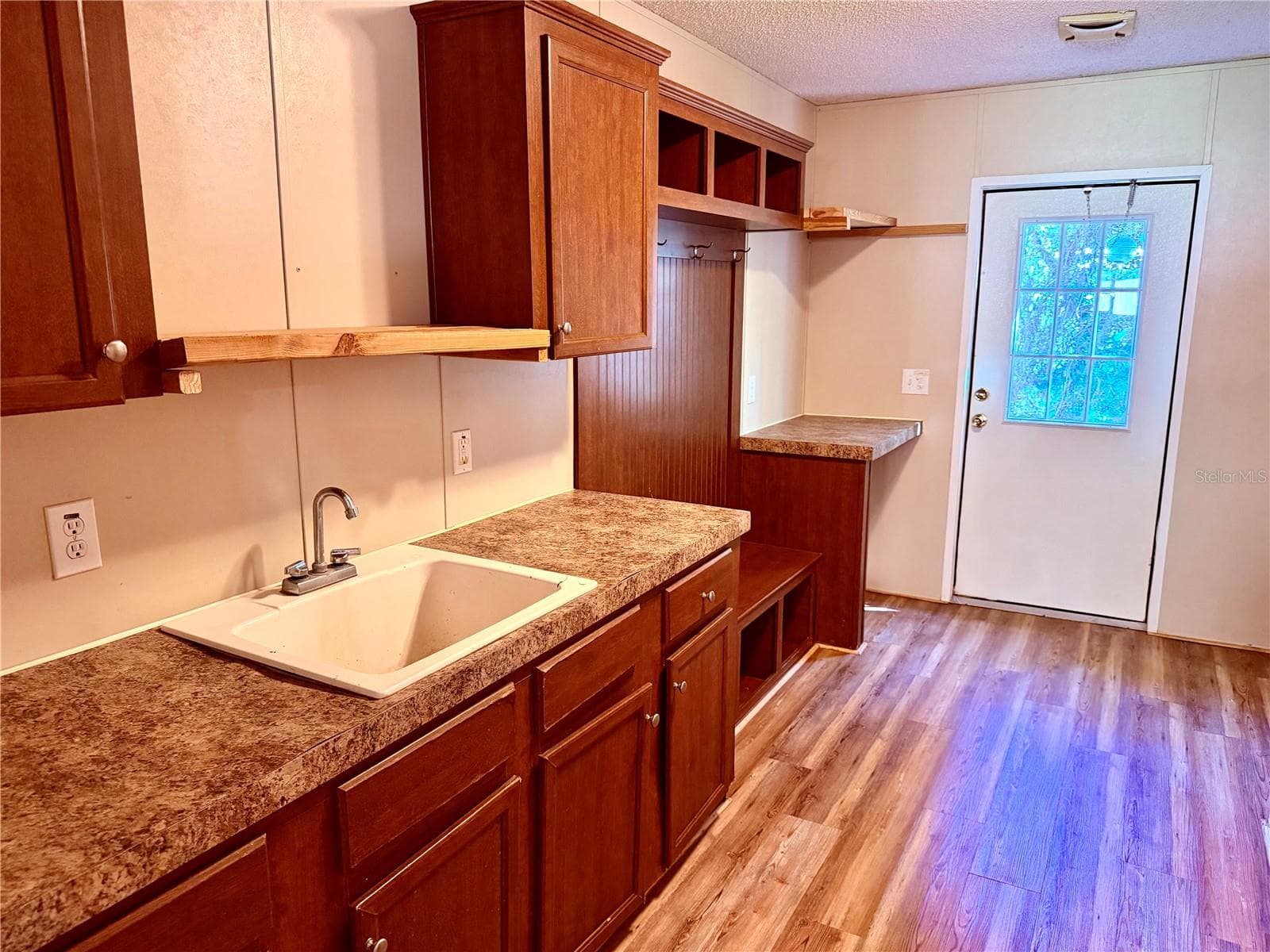 Manufactured Home at 664 SW KENTUCKY ST, FORT WHITE, photo 10 of 40