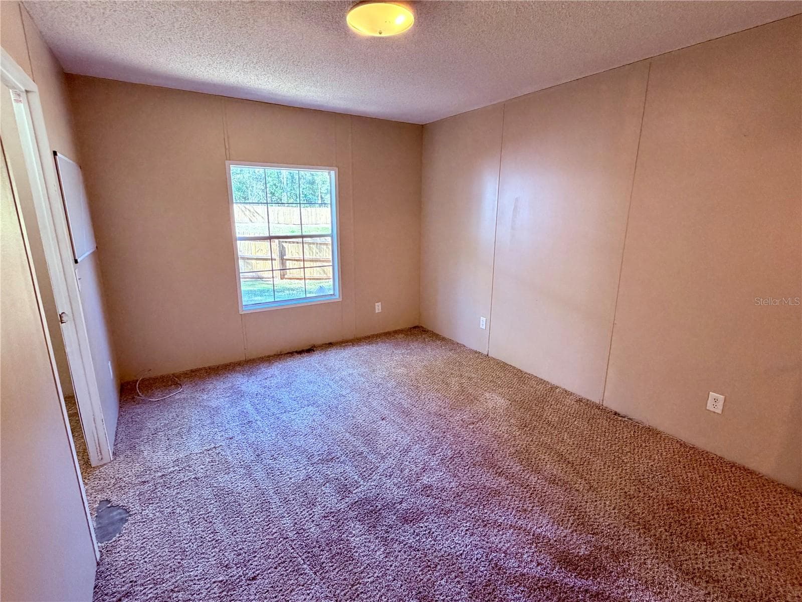 Manufactured Home at 664 SW KENTUCKY ST, FORT WHITE, photo 15 of 40