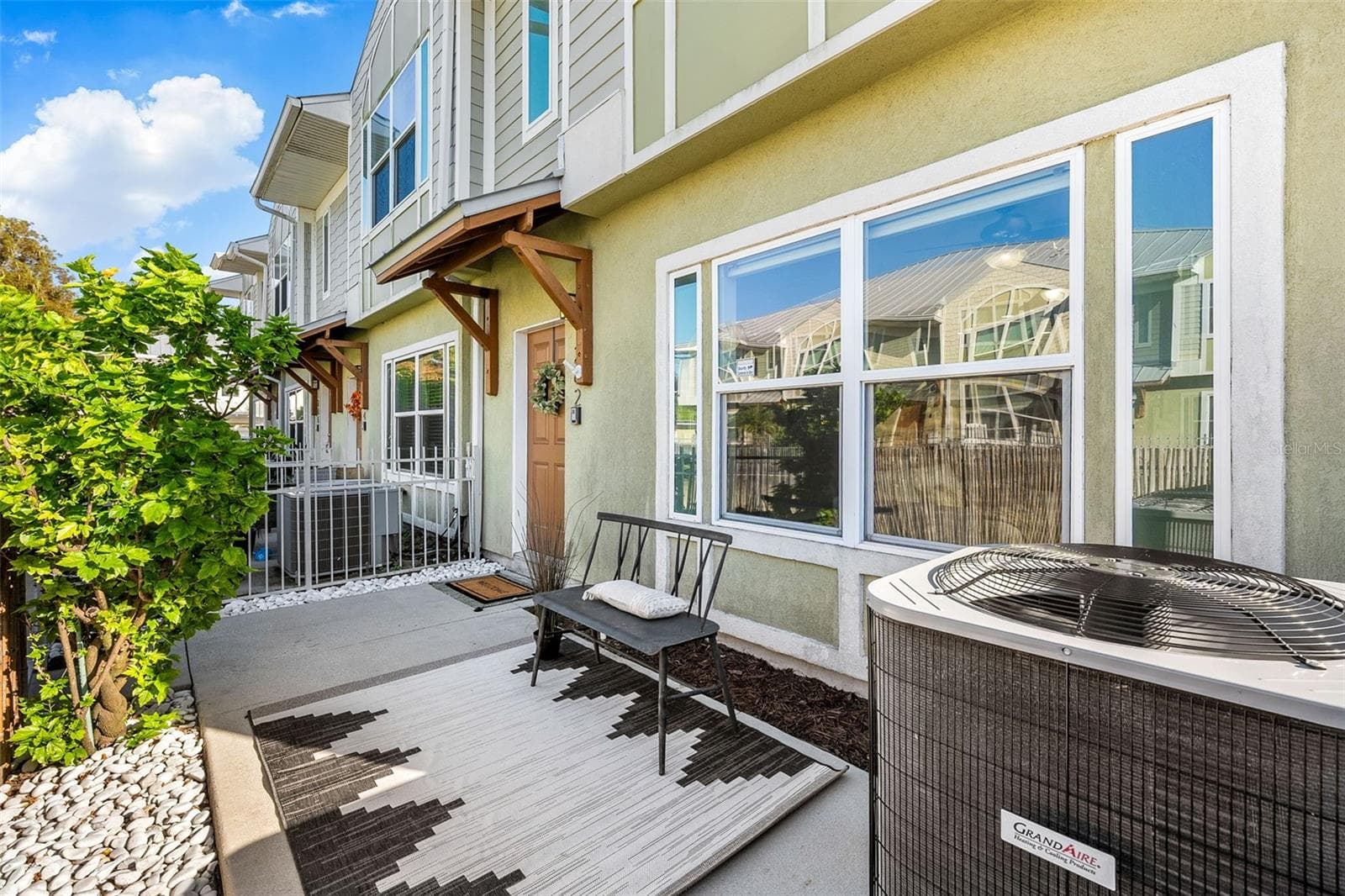 1282 CALUSA CIR