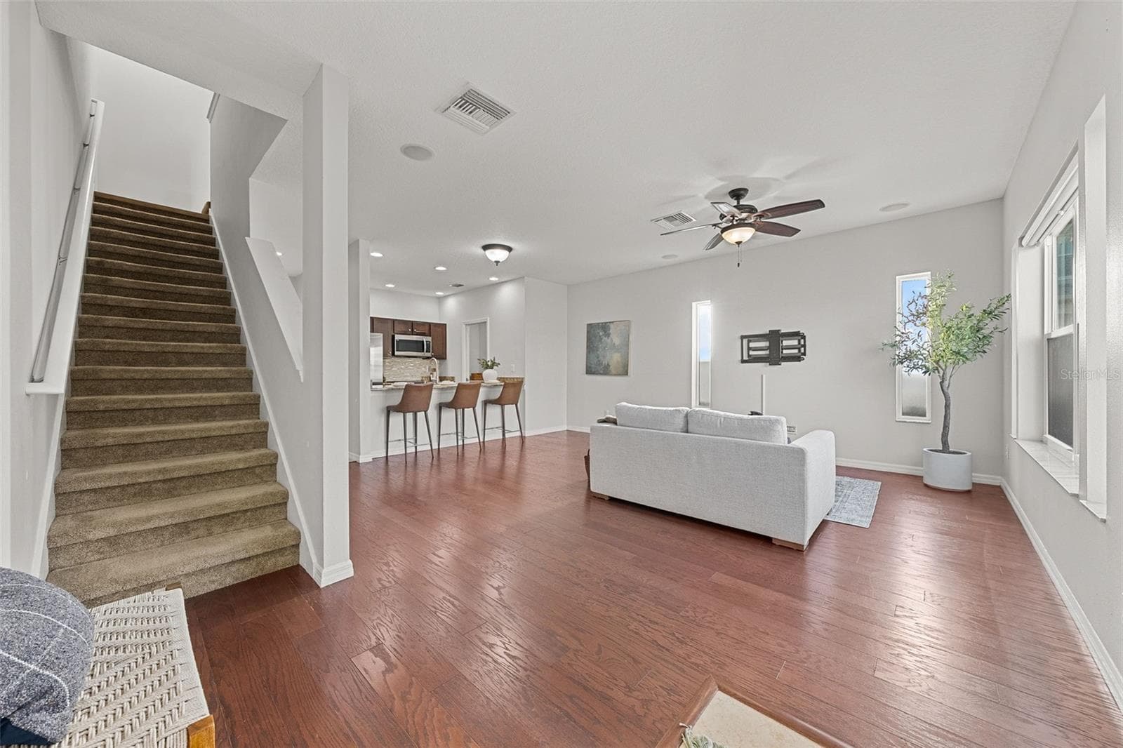 Townhouse at 1282 CALUSA CIR, CLEARWATER, photo 6 of 38