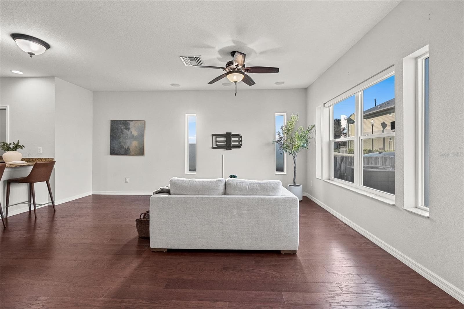 Townhouse at 1282 CALUSA CIR, CLEARWATER, photo 7 of 38