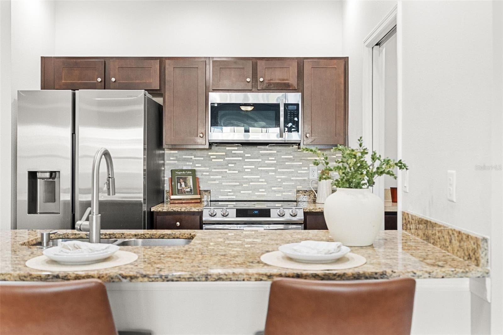 Townhouse at 1282 CALUSA CIR, CLEARWATER, photo 9 of 38
