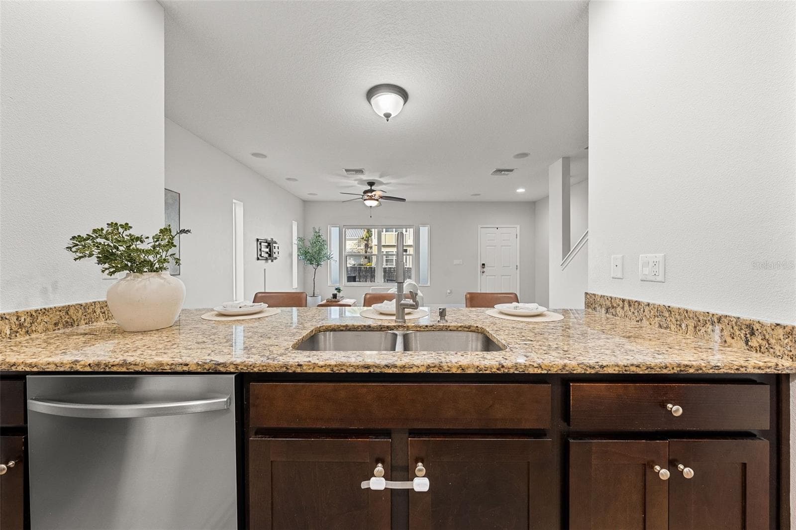 Townhouse at 1282 CALUSA CIR, CLEARWATER, photo 13 of 38