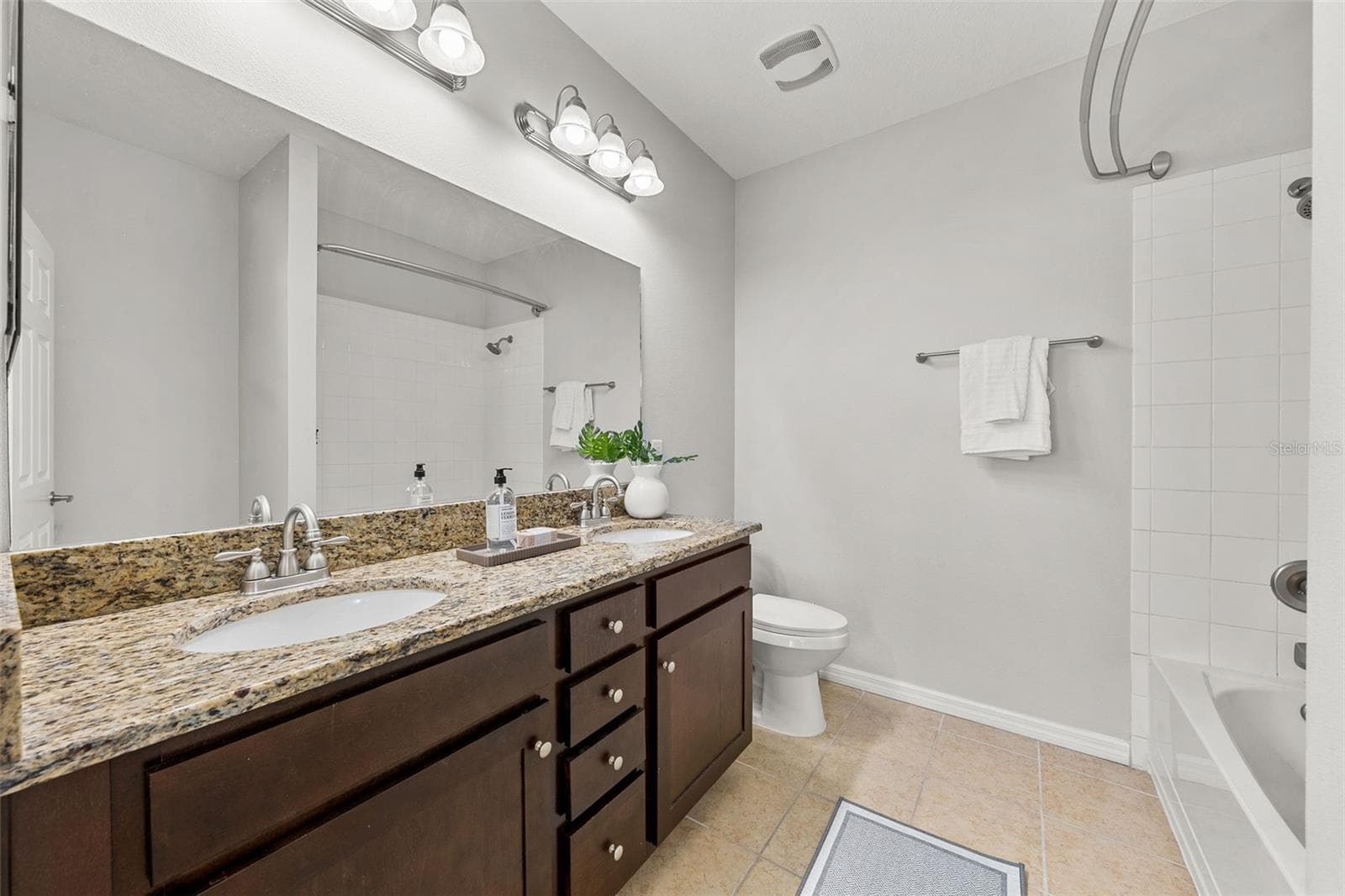 Townhouse at 1282 CALUSA CIR, CLEARWATER, photo 25 of 38