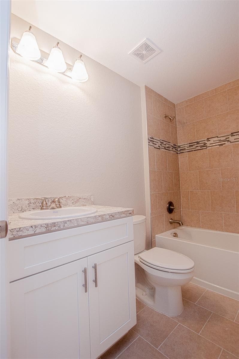 Single Family Residence at 712 W 9TH ST, LAKELAND, photo 14 of 16