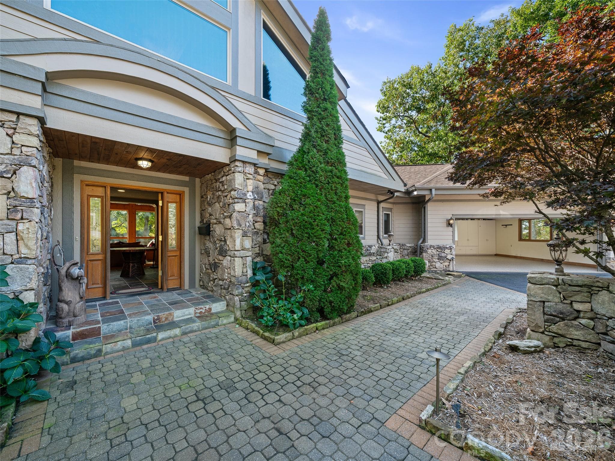 Welcoming, easily accessible entry - 151 Austin Mountain Drive, Burnsville