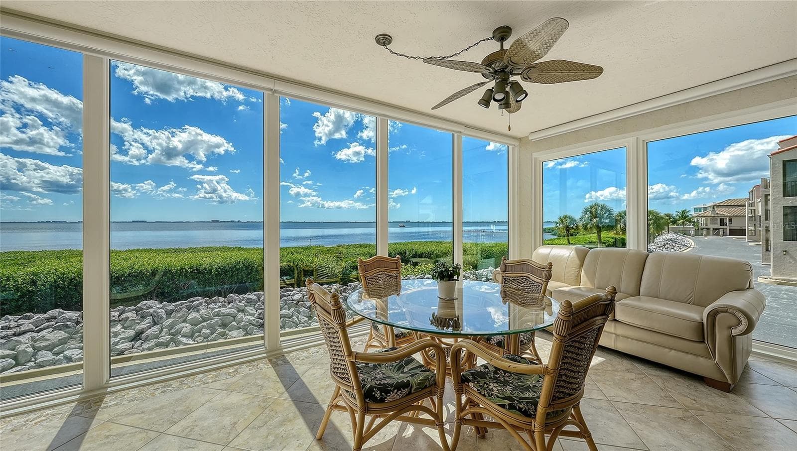 Condominium at 4533 BAY CLUB DR, BRADENTON, photo 4 of 51