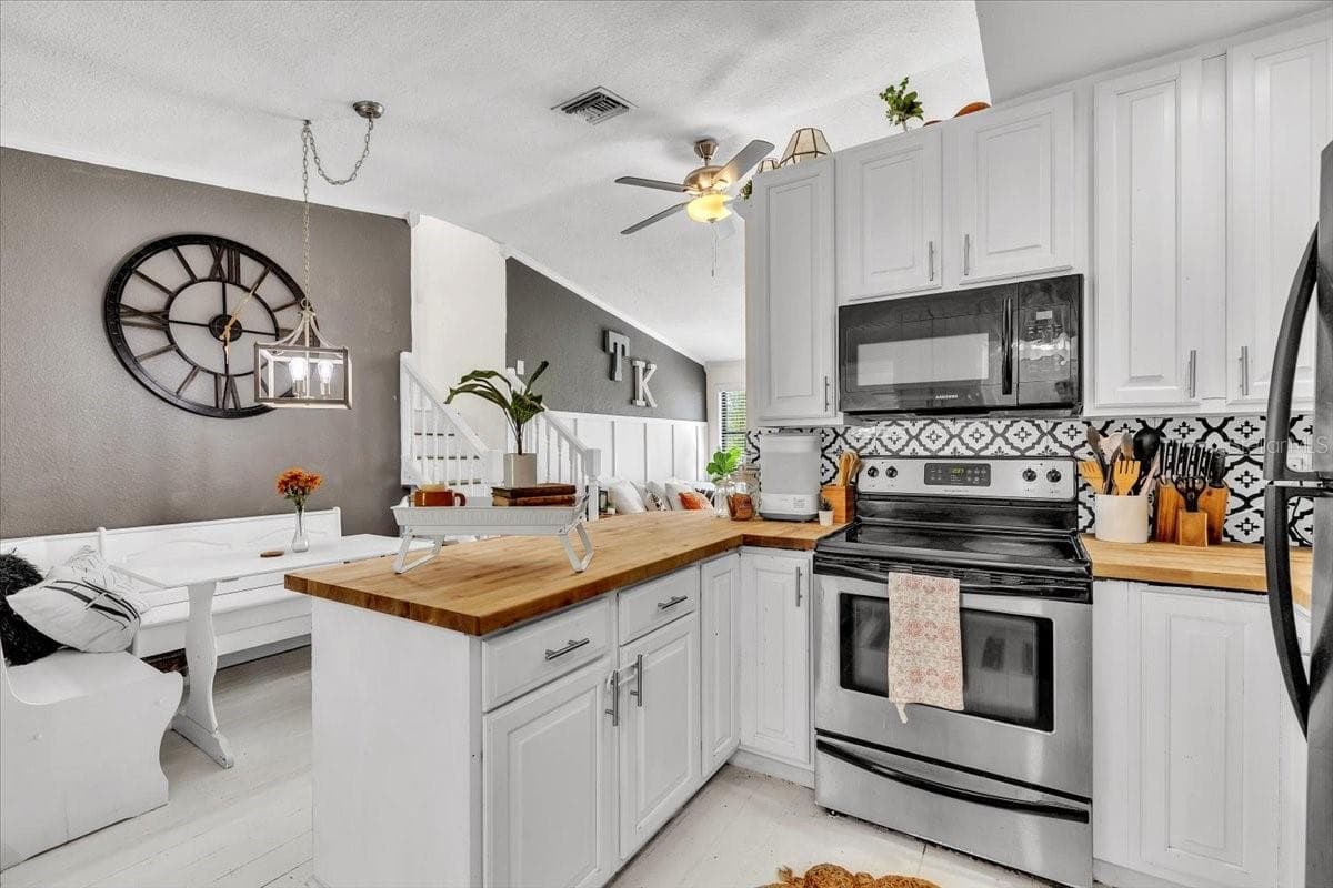 Single Family Residence at 2835 WISTERIA PL, PUNTA GORDA, photo 11 of 39