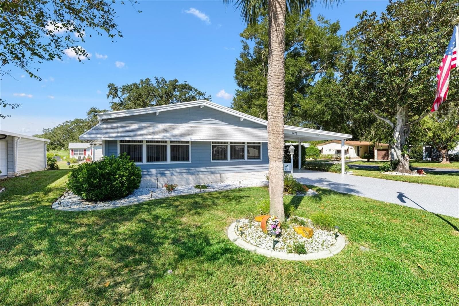 Front - 1228 PALMETTO DR, LADY LAKE